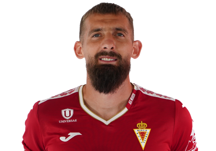 Alerta máxima en el Real Murcia por la rodilla de Saveljich